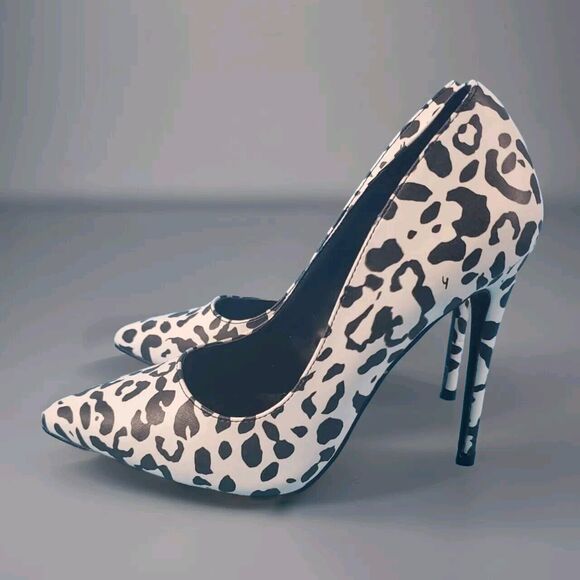 Womens Pumps Sz 7 Black White Animal Print Slip On Slim Heel Liliana - Picture 2 of 12
